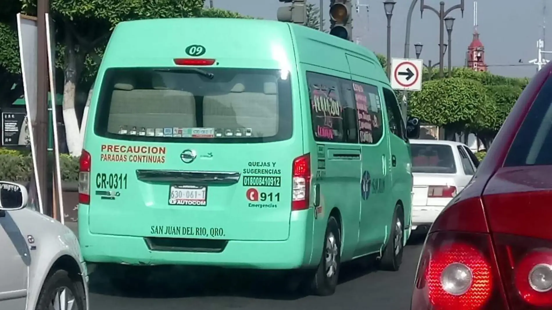 Por el momento, sólo las combis verdes efectúan los traslados a la feria, como parte de su ruta normal.  Foto Monsetrrat García